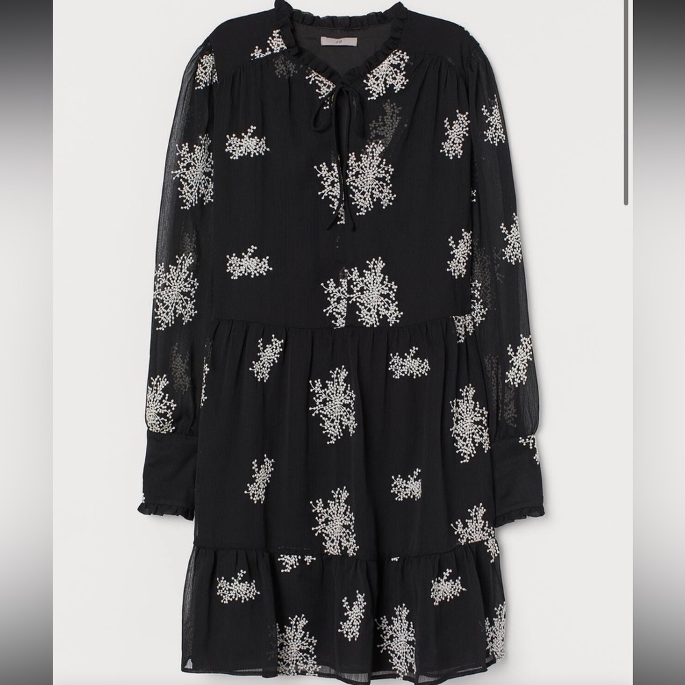 H&M Black and White Sundress with Bishop Sleeves size S used in good condition